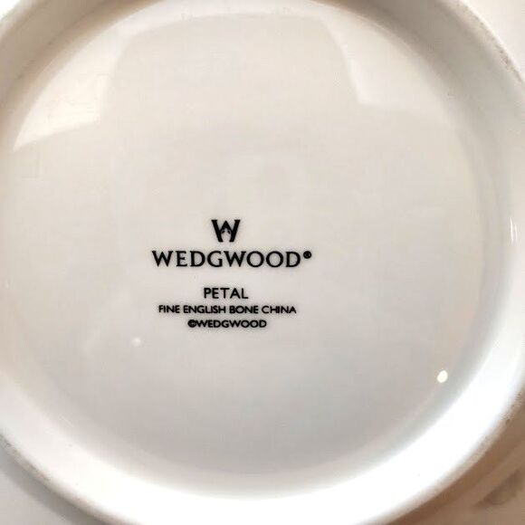 Wedgwood White Petal Teapot with Lid Vintage Fine English Bone China Floral - Picture 6 of 6